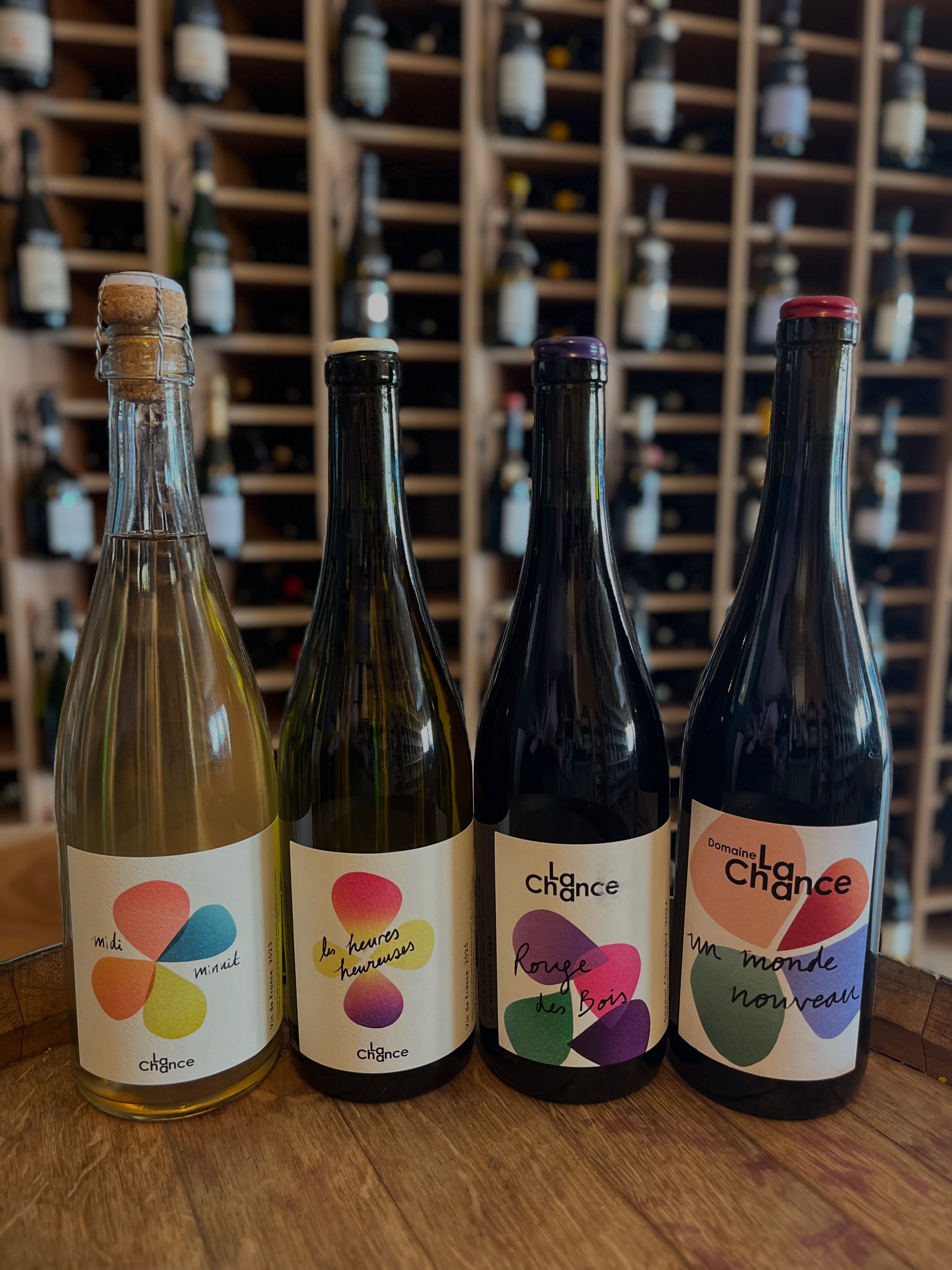 Back in stock ! 🌸 

@domaine_lachance ❤️

- Midi Minuit : jolie bulle de Cabernet Franc 
- Les Heures Heureuses : Chenin frais et fruité 
- Rouge des bois : Cabernet franc sur le fruit 
- Un Monde Nouveau : Saumur Champigny de 2022 bien gourmand 

À découvrir ou redécouvrir dans tes caves de St Quay Portrieux et Binic ! 

#pupitre #cavisteindépendant #saintquayportrieux #binic #saumurchampigny 

L’abus d’alcool est dangereux pour la santé. À consommer avec modération.
